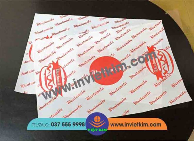 Giấy gói bánh mì burger in họa tiết tinh tế, tăng tính thẩm mỹ.