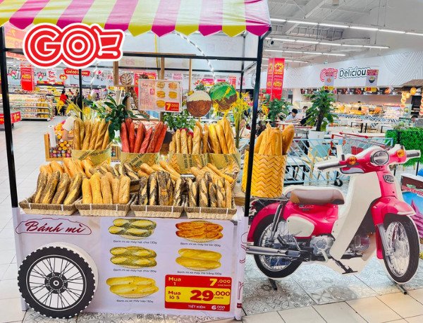 Giỏ bánh mì ngũ cốc nguyên hạt tươi mới tại siêu thị