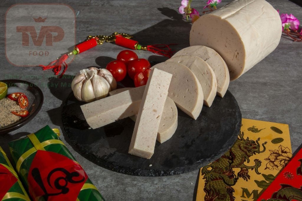 Giò lụa tươi ngon, hương vị thơm lừng cho chiếc chả kẹp bánh mì