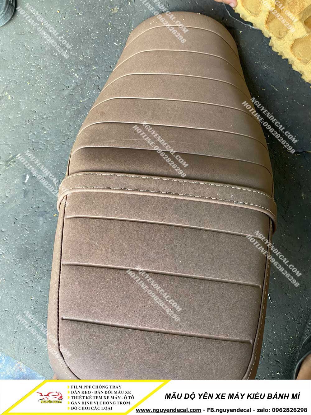 Góc chụp cận cảnh yên xe bánh mì với lớp mút đệm dày dặn.