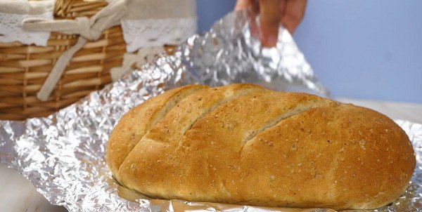 Hâm nóng bánh mì bằng chảo đơn giản