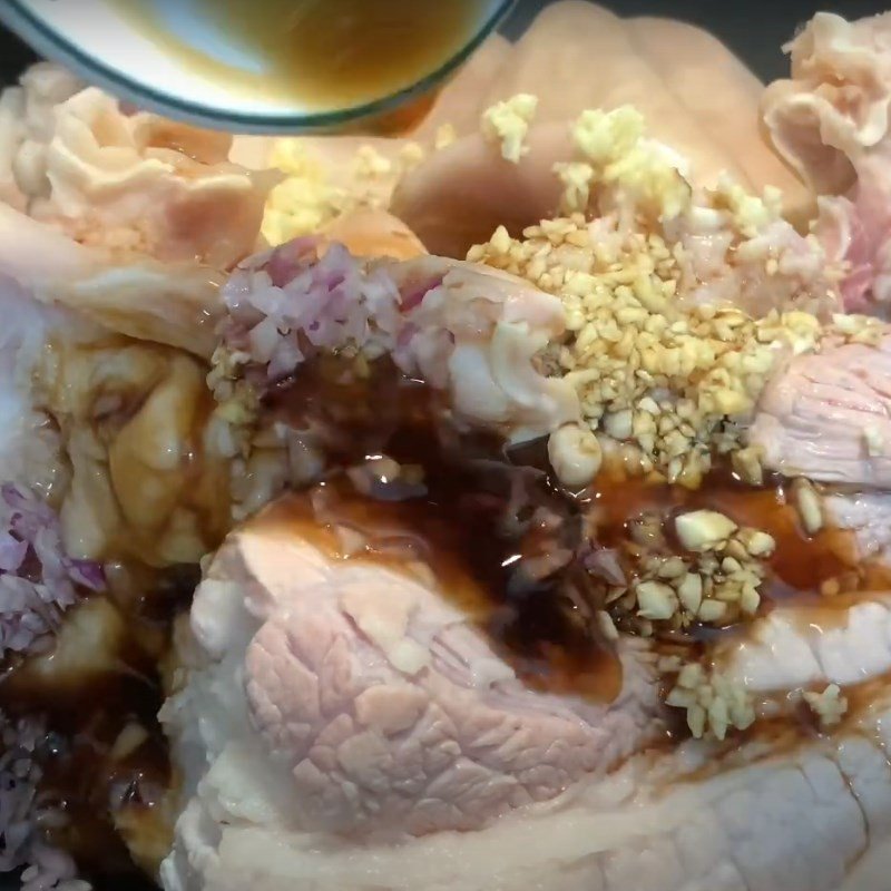 Hầm phá lấu heo với nước cốt dừa và gia vị