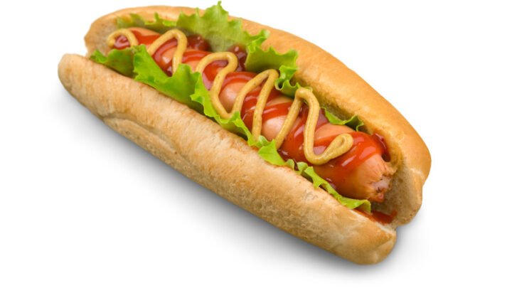 Hình ảnh bánh mì xúc xích với các thành phần chính, minh họa các yếu tố ảnh hưởng đến lượng calo.