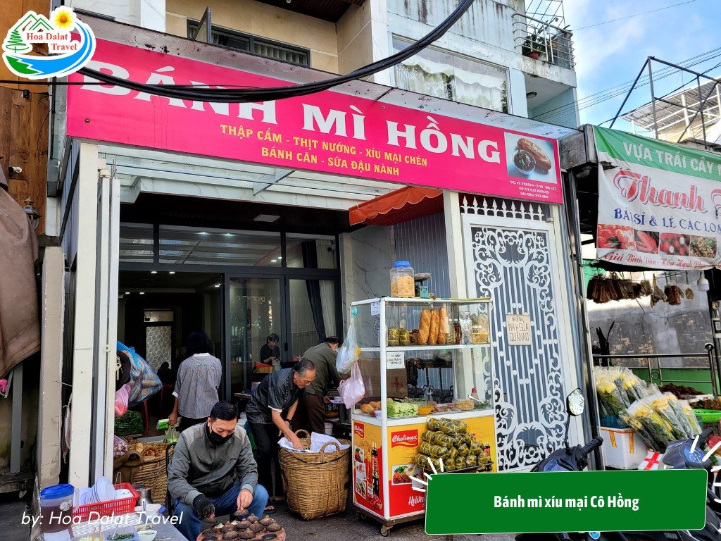 Hình ảnh bên ngoài quán bánh mì xíu mại Cô Hồng