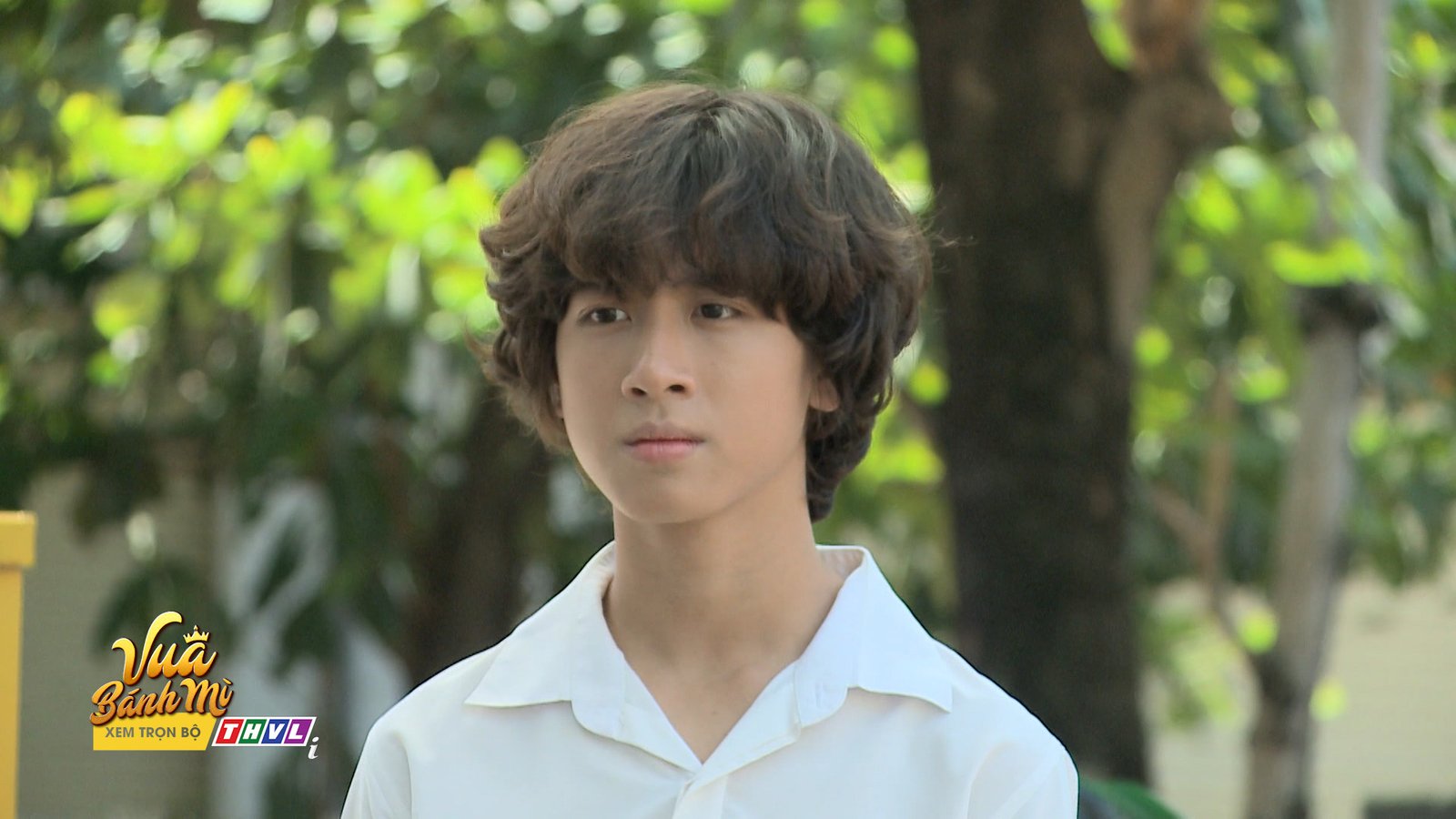 Hình ảnh diễn viên Gia Khiêm thể hiện vai Gia Bảo lúc nhỏ trong Vua Bánh Mì Việt Nam