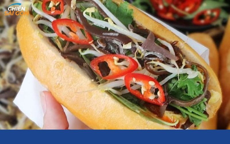 Hình ảnh minh họa bánh mì pate chả thịt nguội Bạch Hổ hấp dẫn