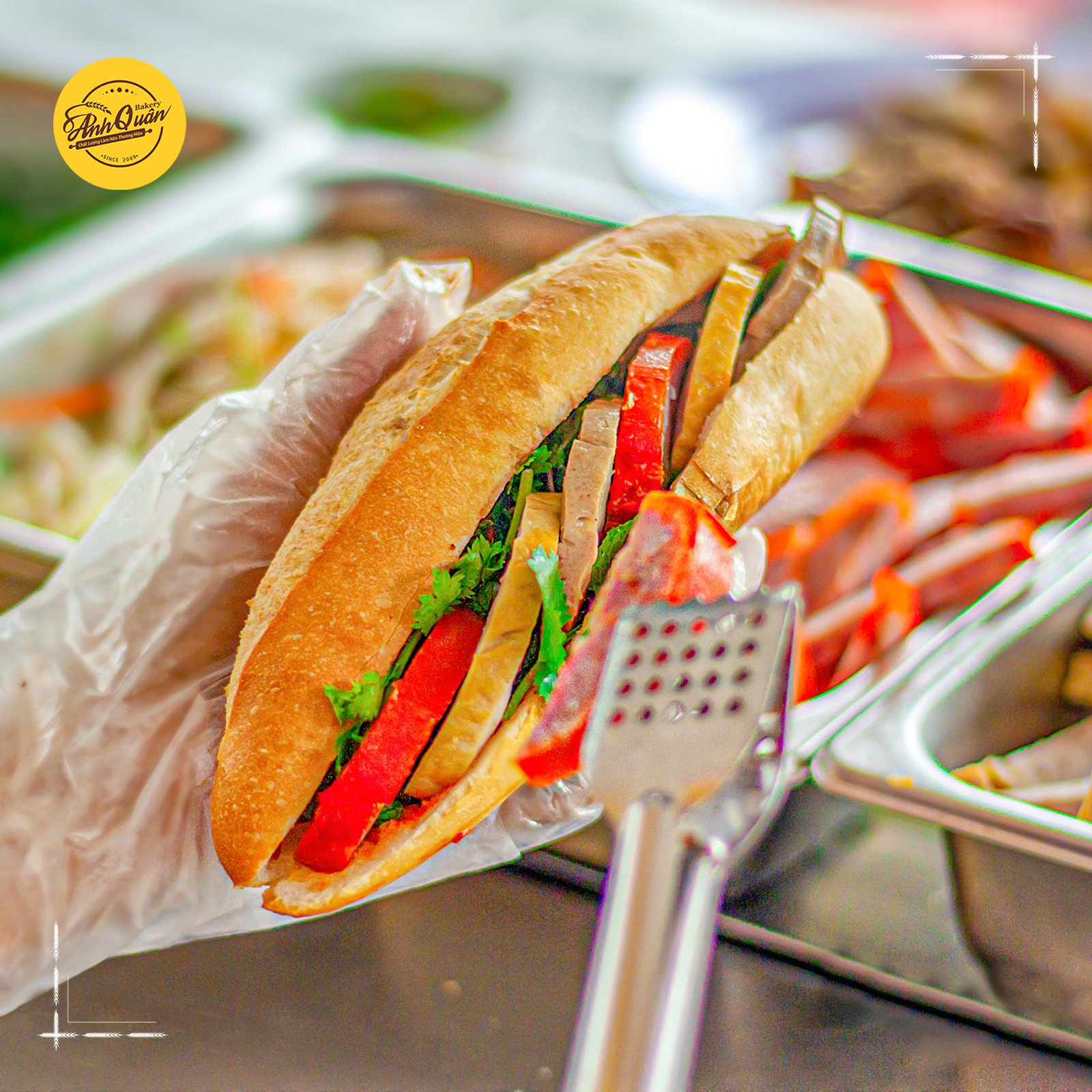 Hình ảnh một chiếc bánh mì với vỏ giòn rụm