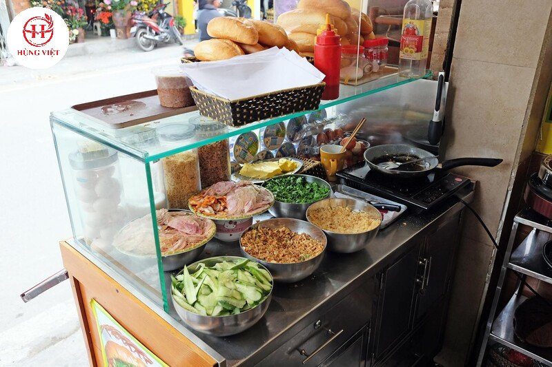 Hình ảnh tiền tệ tượng trưng cho lợi nhuận khi bán bánh mì