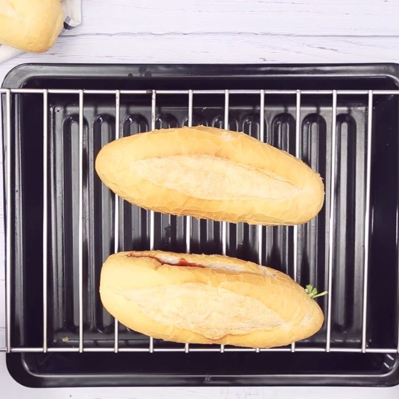 Hoàn thành bánh mì bò nướng phô mai băm đầy đặn