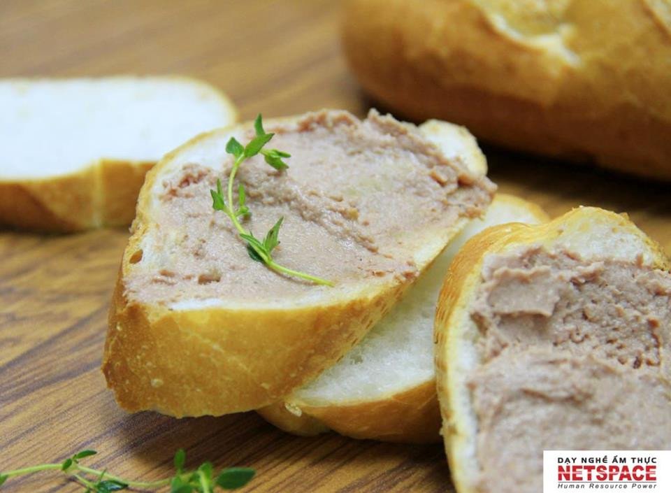 Học cách làm pate gan và sốt mayonnaise
