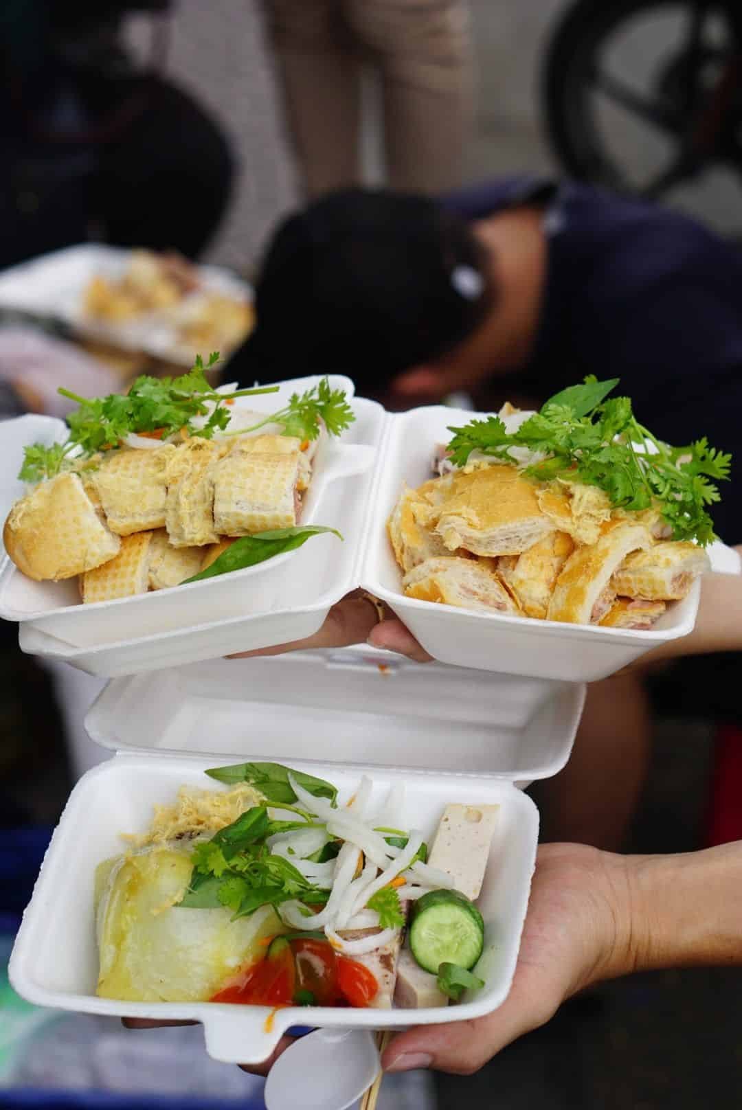 Hộp bánh mì cắt lát tiện lợi với đầy đủ nhân