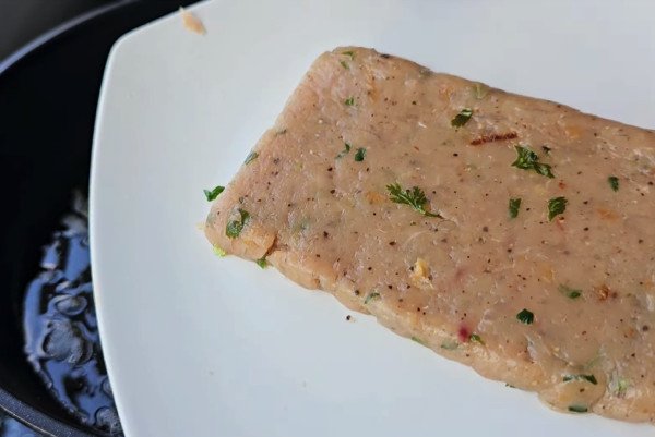 Hướng dẫn làm bánh mì chả cá tươi ngon tại nhà