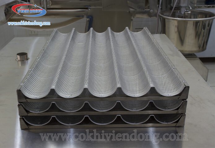 Khay nướng bánh mì dạng sóng với thiết kế lỗ thoát hơi