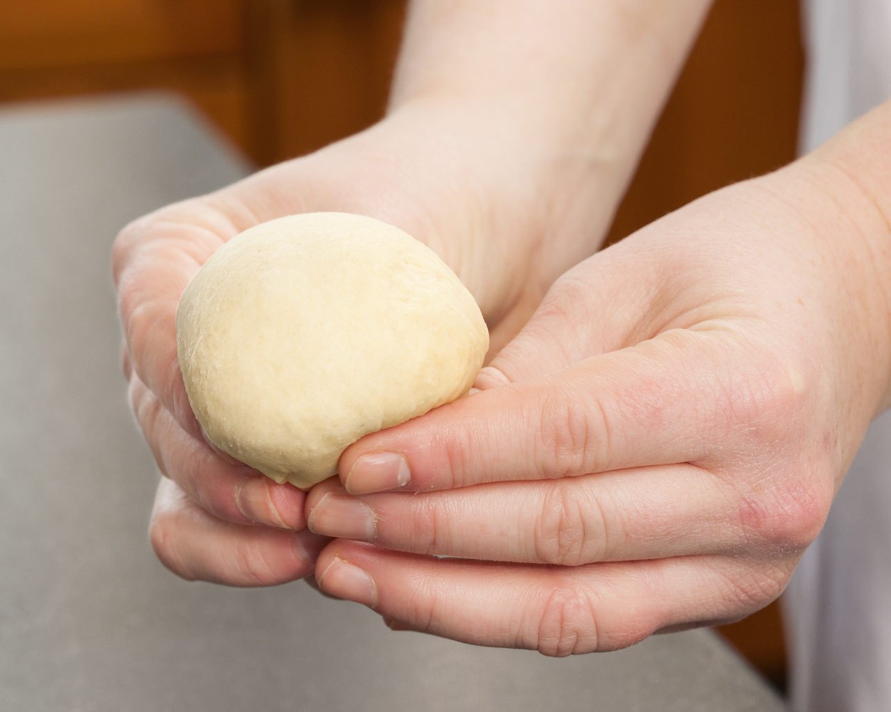 Khối bột đang ủ nở gấp đôi để làm bánh mì khoai tây Yamazaki