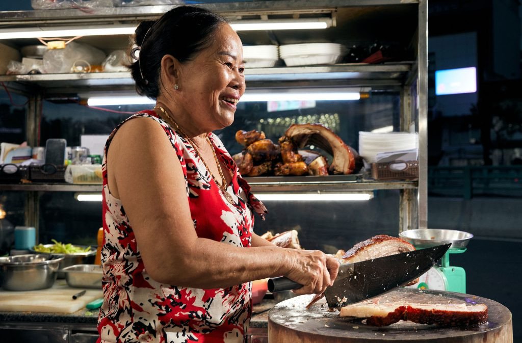 Không gian ấm cúng, thân thiện tại quán bánh mì cô Thông thu hút đông đảo thực khách