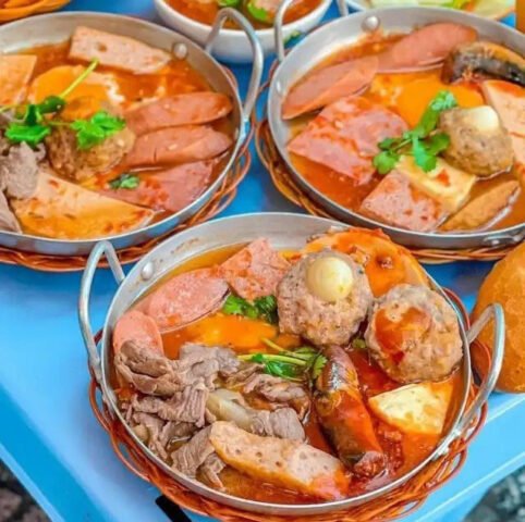 Không gian Bánh mì chảo Calmette với thực đơn phong phú