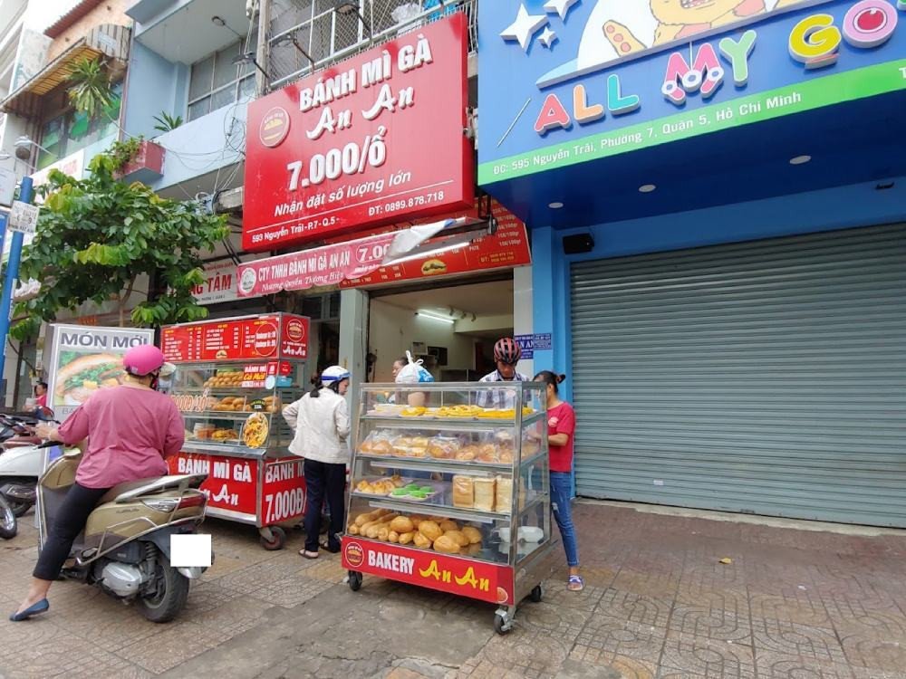 Không gian nhỏ của Bánh mì gà An An