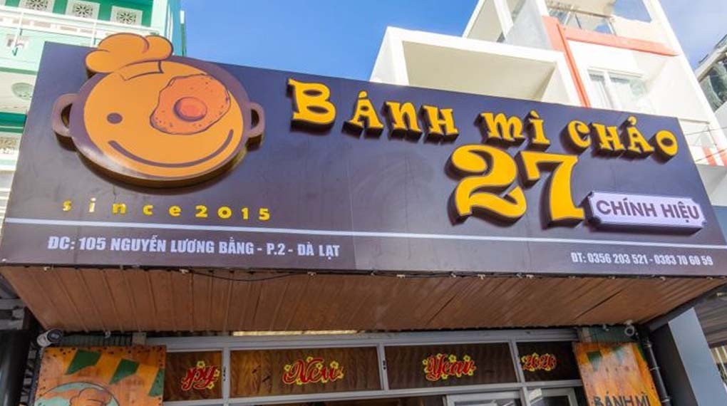 Không gian nội thất tiệm bánh mì với thiết kế gọn gàng