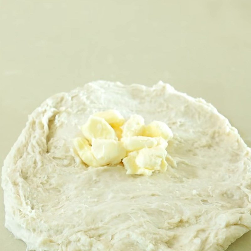 Kiểm tra bột bằng kỹ thuật Windowpane để đảm bảo độ dai mềm của bánh mì gối sandwich