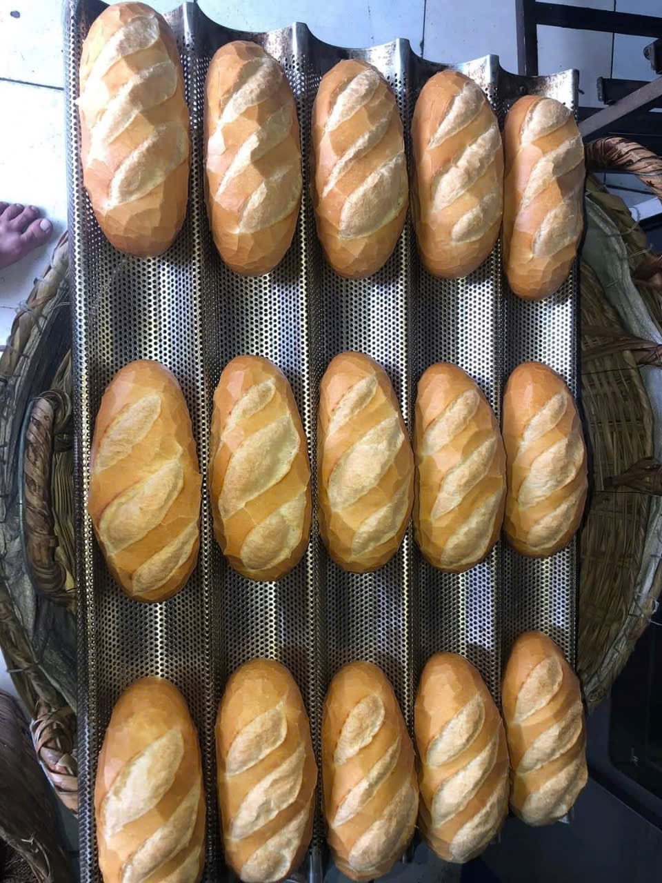 Kỹ thuật dao rọc bánh mì tạo ra những ổ bánh mì nhiều dao đẹp mắt