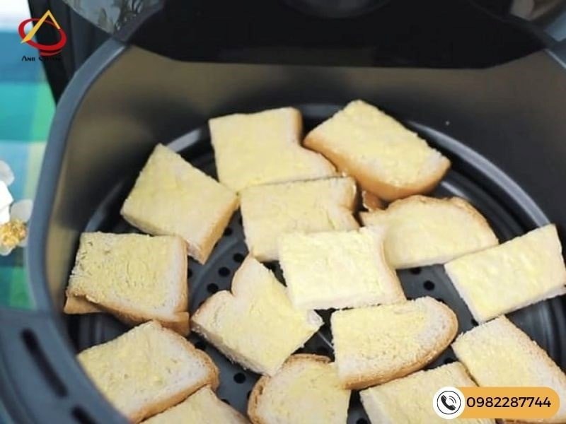 Làm bánh mì sấy bơ đường bằng nồi chiên không dầu