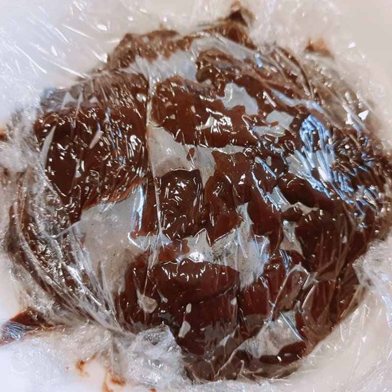 Làm nhân kem socola béo ngậy cho bánh mì socola chảy