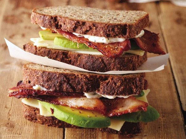 Lát bánh mì đa hạt với nhiều loại hạt bổ sung