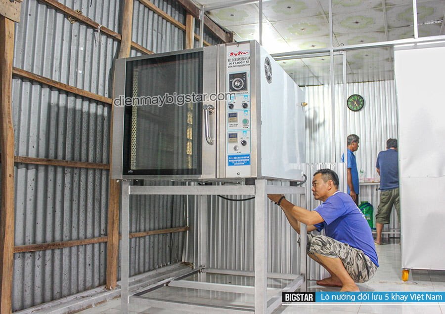 Lò nướng bánh mì đối lưu 5 khay của Bigstar, thiết kế hiện đại, nhỏ gọn, tối ưu cho không gian vừa.