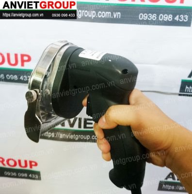 Lưỡi dao thép sắc bén của máy cắt thịt