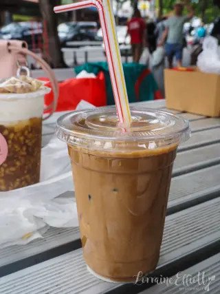 Ly cà phê sữa đá Việt Nam sánh mịn