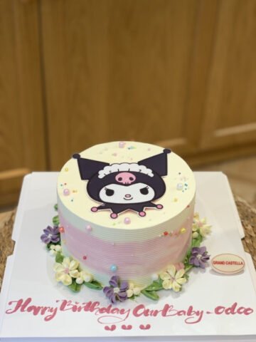 mẫu bánh kem bơ với trang trí nhân vật hoạt hình, thể hiện kỹ thuật tạo hình tinh xảo trong làm bánh kem