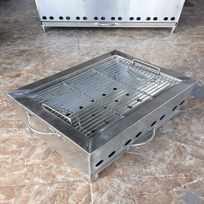 Mẫu lò nướng bánh mì than mini tiện lợi, nhỏ gọn, thích hợp cho việc nướng lại bánh mì đã thành phẩm.