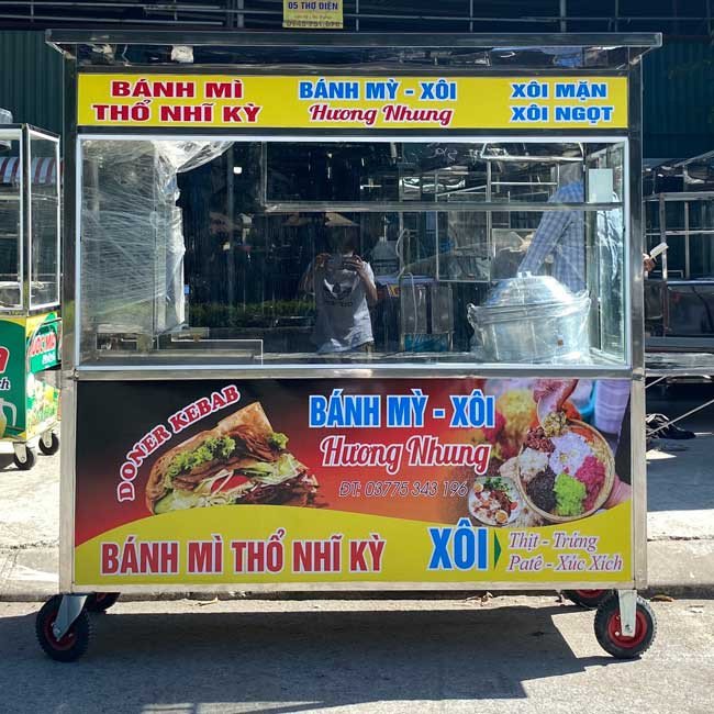 Mẫu xe bánh mì xôi vỉa hè có khu vực chế biến riêng biệt