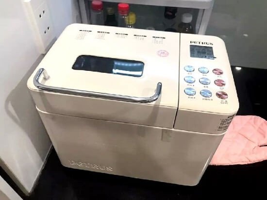 máy làm bánh mì Petrus 9600 đa năng trong bếp