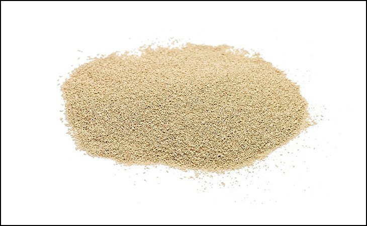 Men instant dry yeast hạt mịn, tiện lợi cho việc nhào bột bánh mì mà không cần kích hoạt