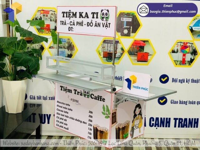 Mô hình thùng bán hàng lưu động trên xe máy, phù hợp cho việc kinh doanh bánh mì