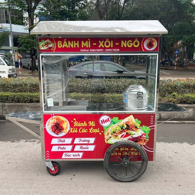 Mô hình xe bánh mì có lò nướng kết hợp bán xôi và các món ăn sáng