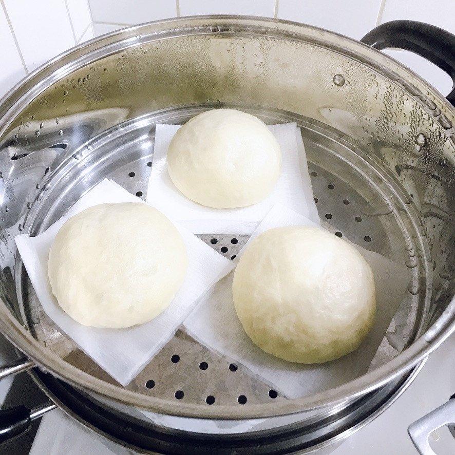 Món bánh bao hấp nóng hổi với nhân thịt trứng cút, vỏ bánh hoàn hảo nhờ máy làm bánh mì Zojirushi