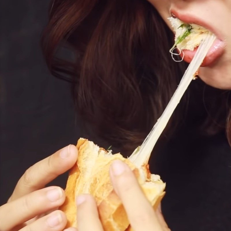 Món bánh mì bò băm phô mai hấp dẫn, đủ dinh dưỡng cho bữa sáng
