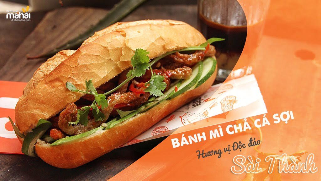 Món bánh mì chả cá sợi thơm lừng, một biểu tượng ẩm thực đường phố