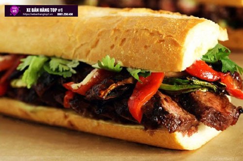 Món bánh mì thịt bò nướng thơm ngon, hấp dẫn, chuẩn vị ẩm thực đường phố Việt