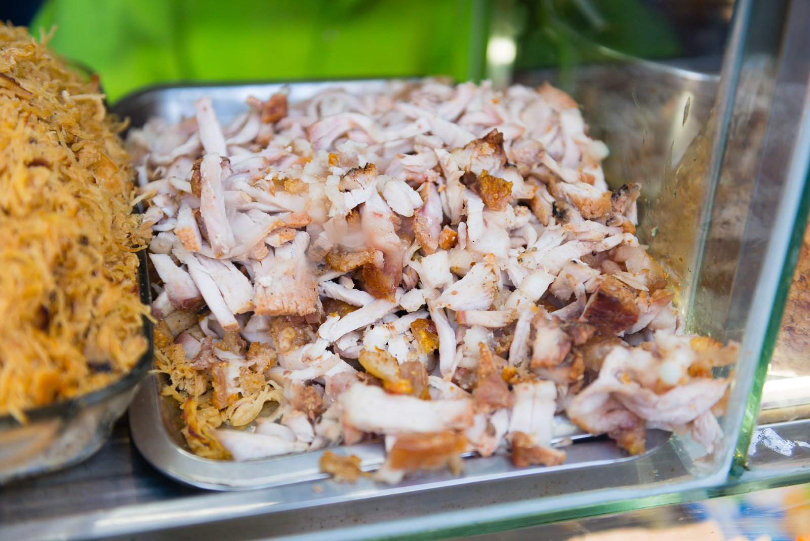 Món heo quay giòn bì, một lựa chọn nhân bánh mì Hồ Chí Minh được yêu thích