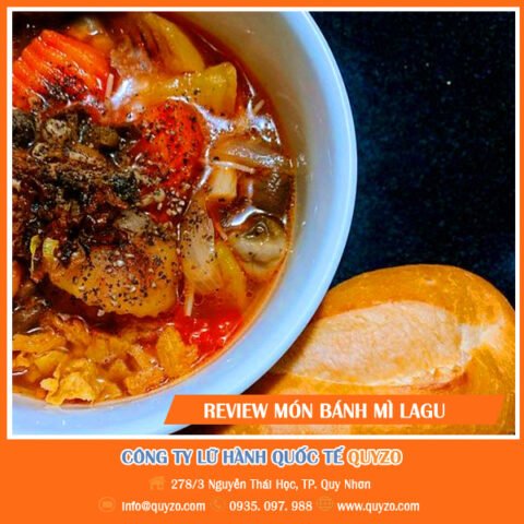 Món lagu bánh mì Quy Nhơn nóng hổi với nước sốt sánh mịn và bánh mì giòn