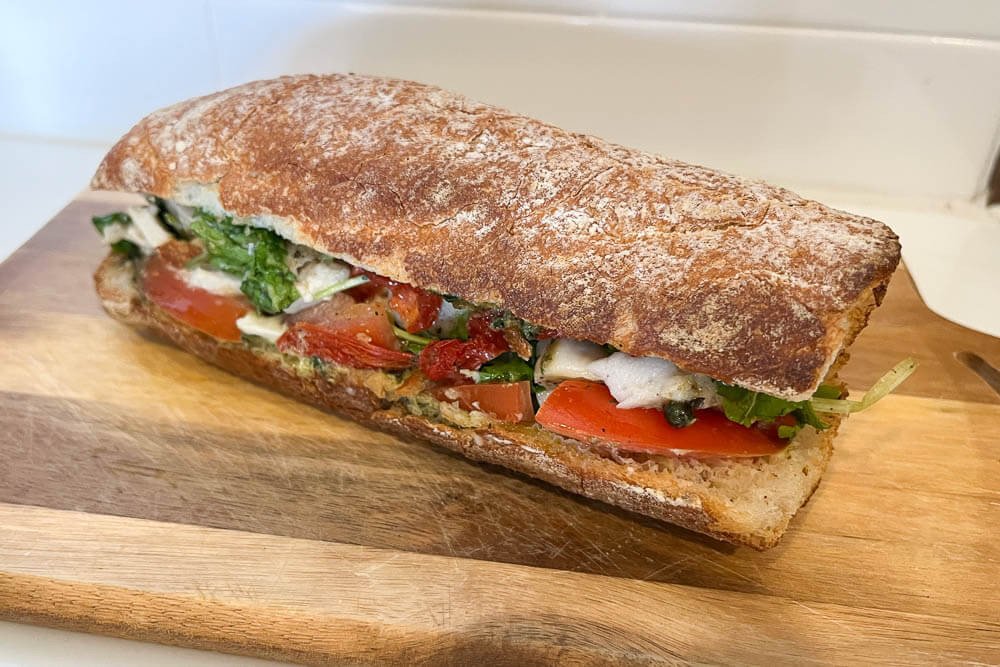 Món sandwich thuần chay thơm ngon từ Kashew Cheese Deli ở Sài Gòn