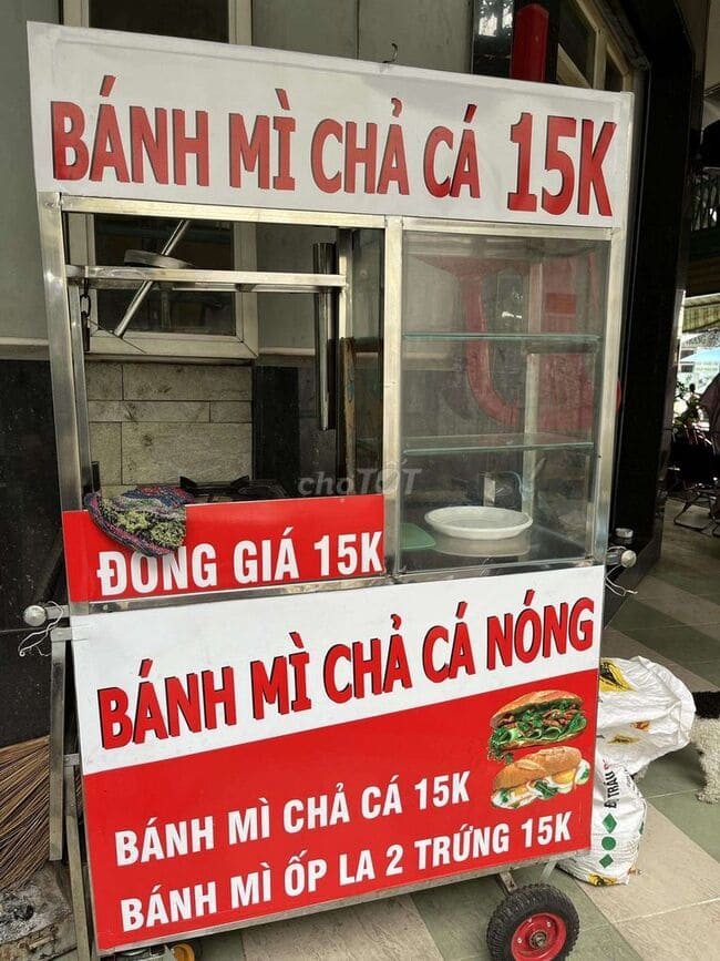 Một mẫu tủ bánh mì chả cá đã qua sử dụng