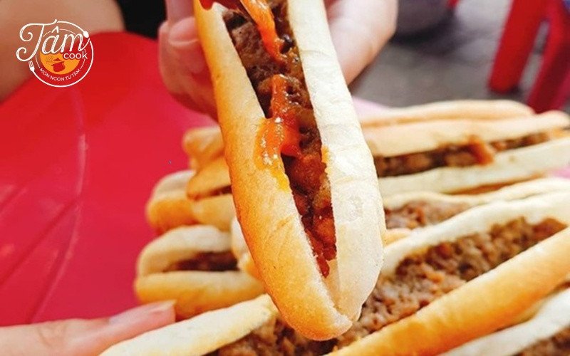 Một ổ bánh mì Hải Phòng pate, phân tích bánh mì Hải Phòng bao nhiêu calo