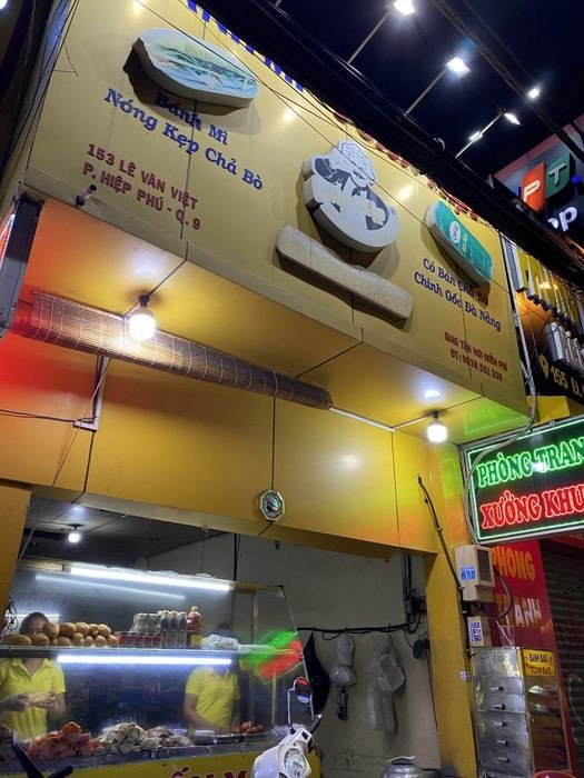 Một ổ bánh mì Tuấn Mập đầy đặn với nhân tươi ngon