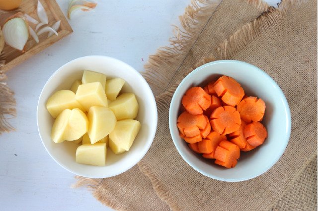 Nguyên liệu chuẩn bị cho món lagu gà thơm ngon