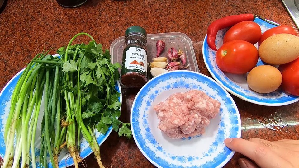 Nguyên liệu tươi ngon cho sốt cà chua chan bánh mì