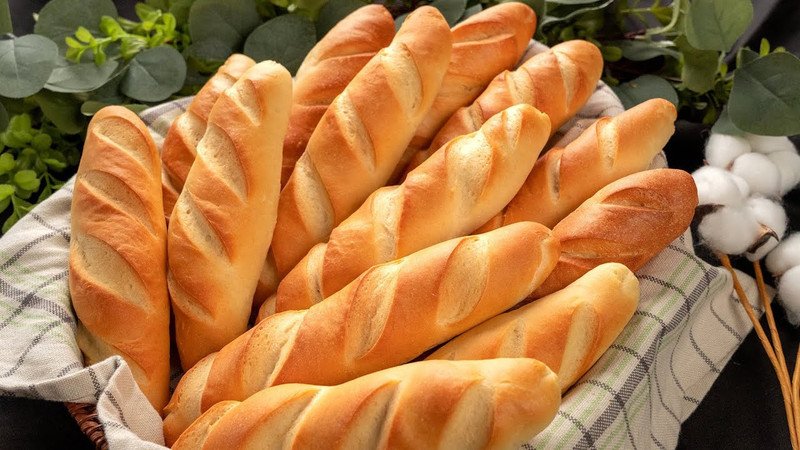 Những lát bánh mì đa dạng, minh họa lượng calo cơ bản của bánh mì